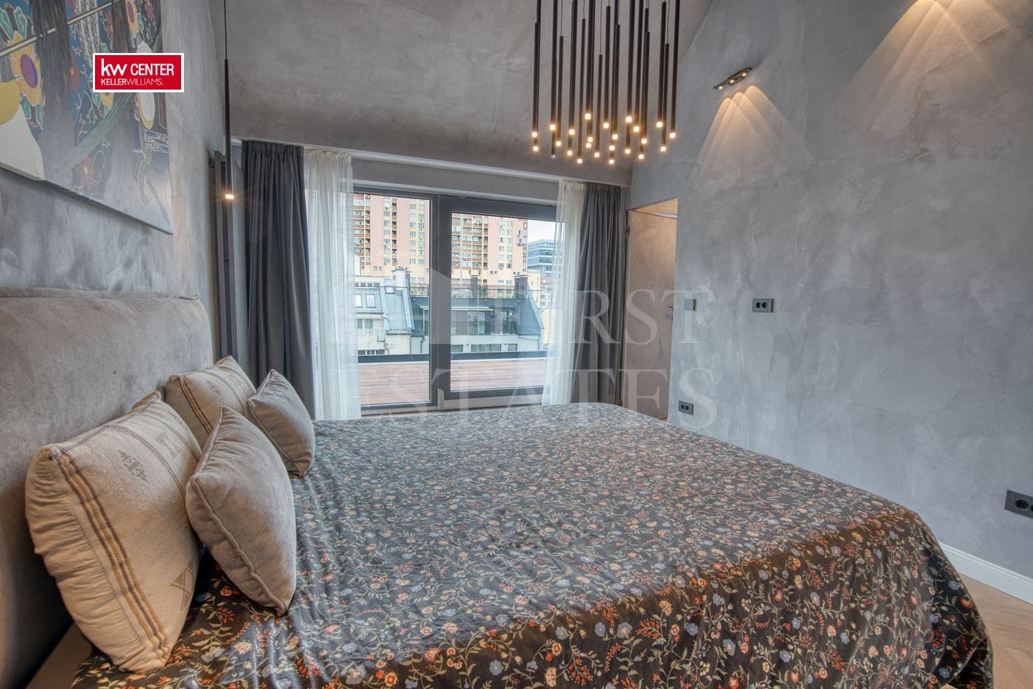 530 050 € 1 036 687.69 лв.,, Продава 2-СТАЕН, град София, Център