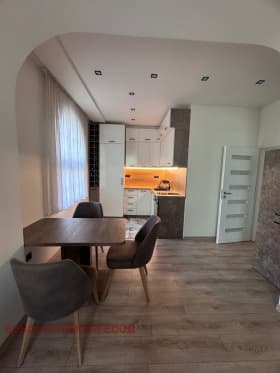 Продава 2-СТАЕН град София, Център 219 500 € 429 304.69 лв.