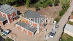 Продава КЪЩА град София, с. Волуяк 520 000 € 1 017 031.60 лв.