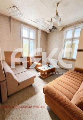 Продава 2-СТАЕН град София, Оборище 155 000 € 303 153.65 лв.