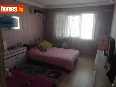 Тристаен, 79m²