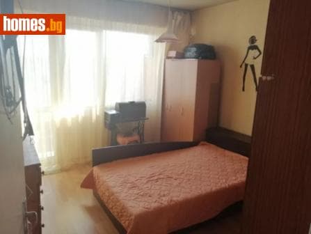 Тристаен, 79m²