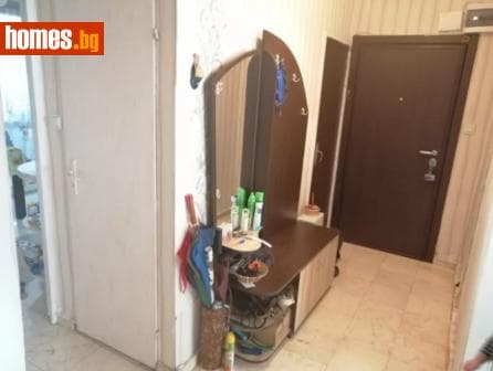 Тристаен, 79m²