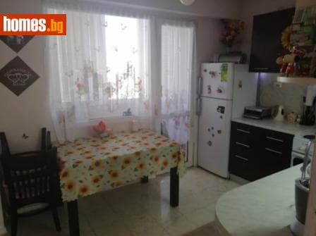 Тристаен, 79m²