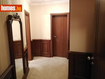 Тристаен, 173m²