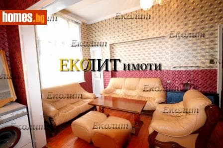 Тристаен, 80m²