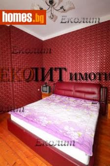 Тристаен, 80m²