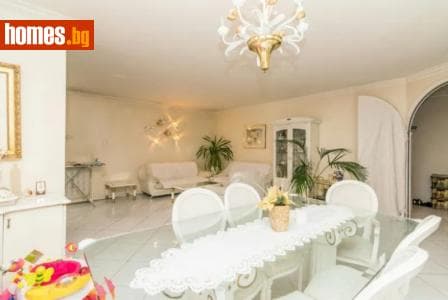 Тристаен, 150m²