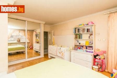 Тристаен, 150m²
