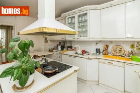 Тристаен, 150m²