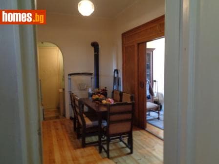 Тристаен, 120m²