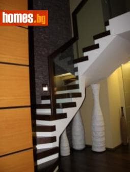 Четиристаен, 330m²