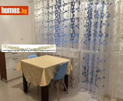 Тристаен, 90m²