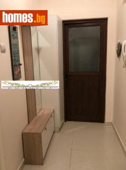 Тристаен, 90m²