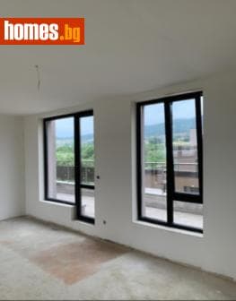 Тристаен, 160m²
