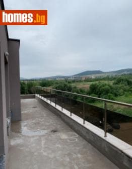 Тристаен, 160m²