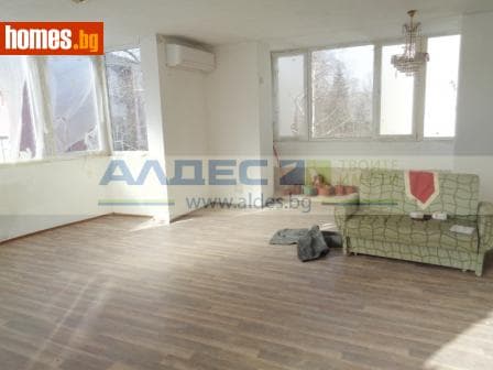 Тристаен, 133m²