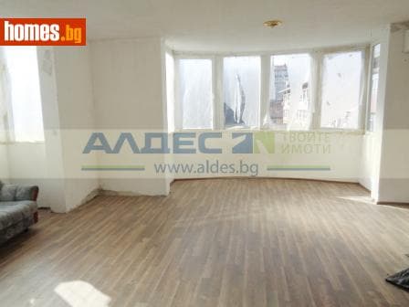 Тристаен, 133m²
