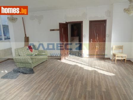 Тристаен, 133m²