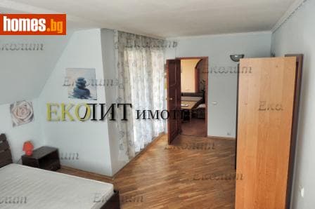Тристаен, 134m²