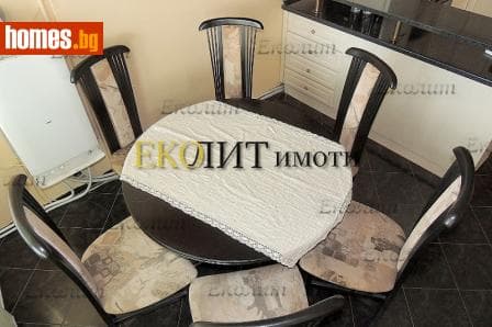 Тристаен, 134m²