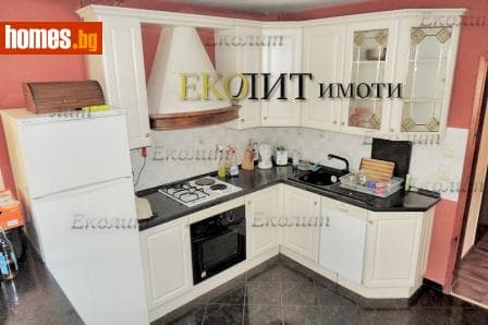 Тристаен, 134m²