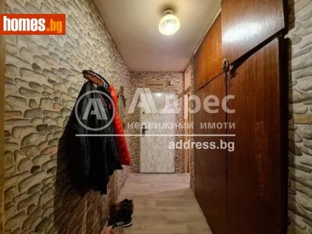 Тристаен, 92m²