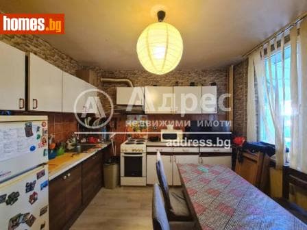 Тристаен, 92m²