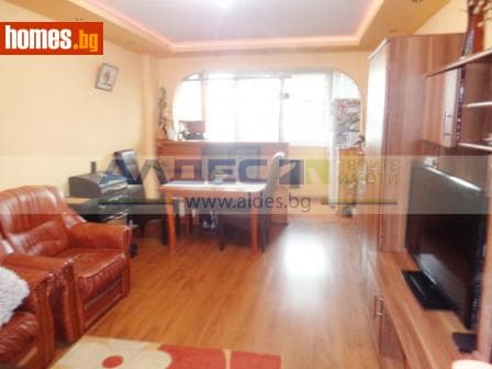 Тристаен, 68m²