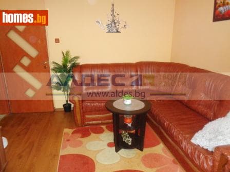 Тристаен, 68m²