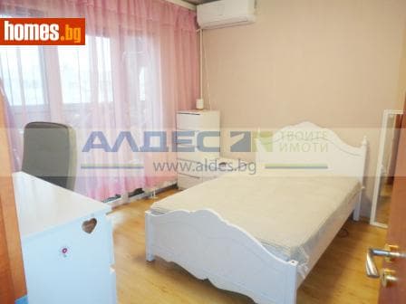 Тристаен, 68m²