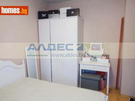 Тристаен, 68m²
