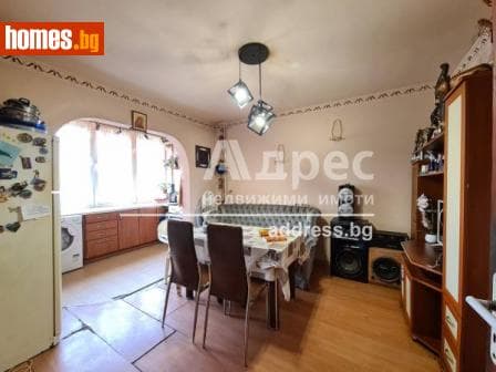 Тристаен, 86m²