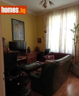 Тристаен, 90m²