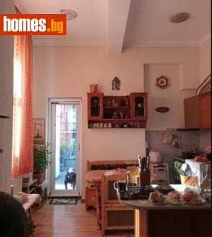Тристаен, 90m²