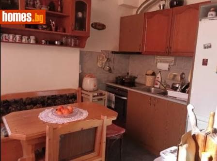Тристаен, 90m²