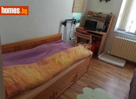 Тристаен, 90m²