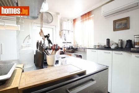 Тристаен, 95m²