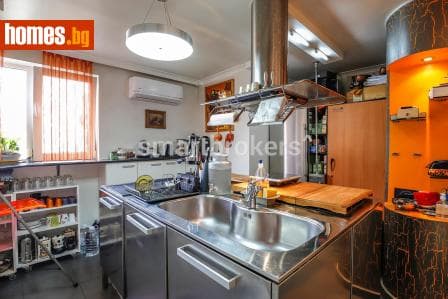 Тристаен, 95m²