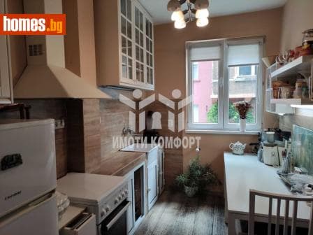 Тристаен, 91m²