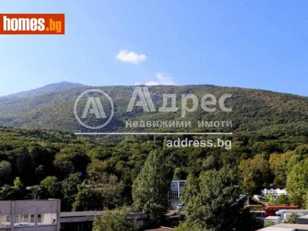 Тристаен, 144m²