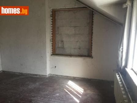 Тристаен, 88m²