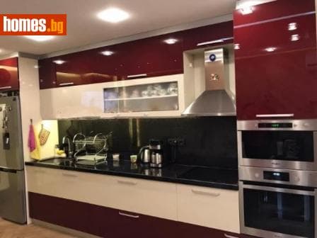Тристаен, 86m²