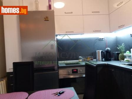Тристаен, 68m²