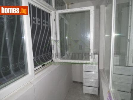 Тристаен, 68m²