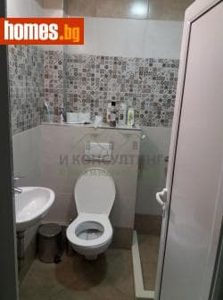 Тристаен, 68m²