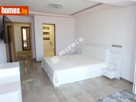 Тристаен, 239m²