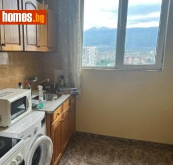Тристаен, 106m²
