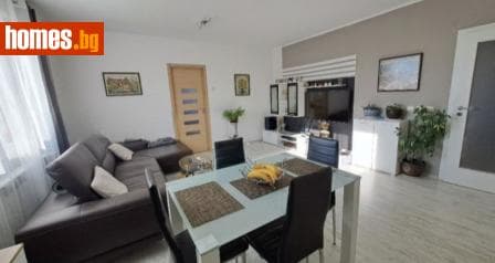 Тристаен, 76m²
