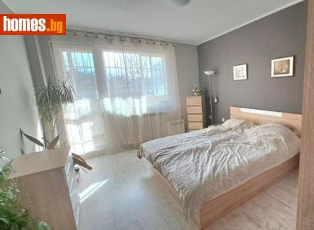Тристаен, 76m²